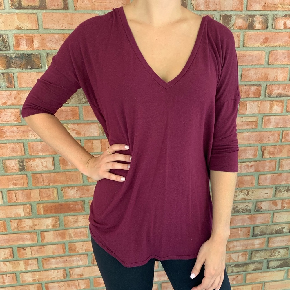 Maroon 3/4 sleeve vneck from express